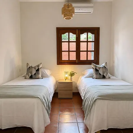 Holiday home El Alamo | Heated Pool| Bbq | Fireplace | Hiking *