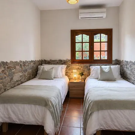 El Alamo | Heated Pool| Bbq | Fireplace | Hiking Holiday home